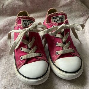 Low top pink Converse shoes